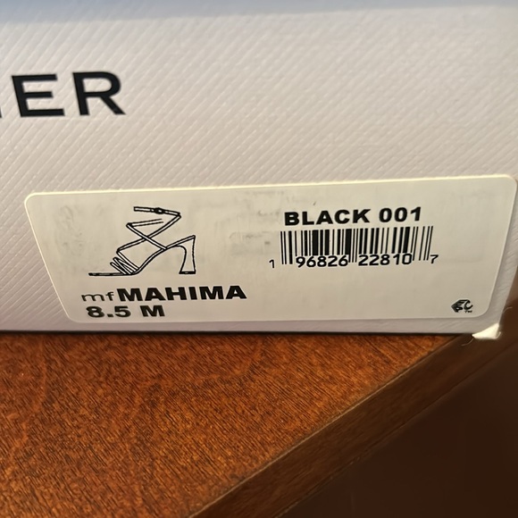 New in Box Marc Fisher sandals 8.5M - Picture 5 of 6